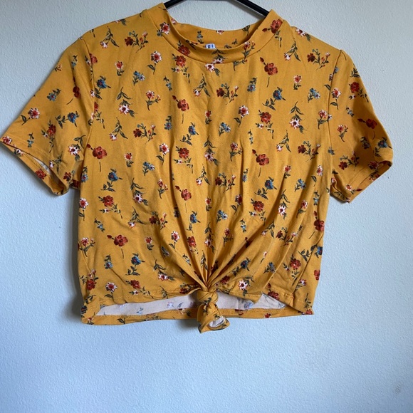 Floral Crop Top💐 - Picture 1 of 2